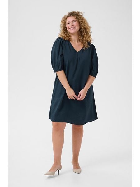 KAFFE curve Sukienka w kolorze morskim rozmiar: 44. Niebieskie sukienki damskie KAFFE curve, bez wzorów, bez kołnierzyka, bez ramiączek, mini. Za 86.99 zł.