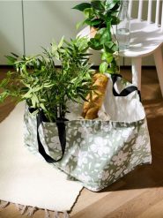 Torba zakupowa z kwiatowym motywem - zielony. Zielone torebki klasyczne damskie Sinsay, bez wzorów, bez dodatków. Za 9.99 zł.