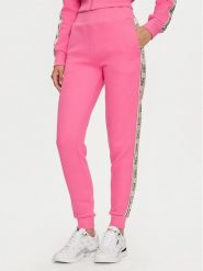 Guess Spodnie dresowe V2YB15 KB3P2 Różowy Regular Fit. Czerwone spodnie dresowe damskie Guess, l, z aplikacjami, z bawełny. Za 299.99 zł.