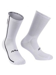 Skarpety rowerowe NORTHWAVE Apres Race Sock 18 cm biały. Białe skarpetki damskie Northwave, bez wzorów, z dzianiny. Za 39.00 zł.