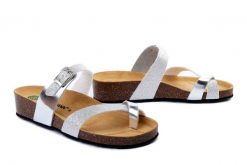 DR. BRINKMANN 700525-92 silber, klapki damskie. Szare klapki damskie Dr. Brinkmann, bez wzorów, bez obcasa, na koturnie. Za 204.90 zł.
