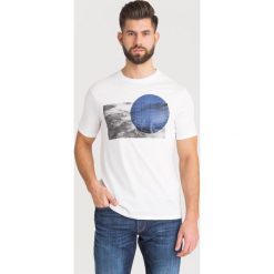 T-SHIRT Armani Exchange. Białe t-shirty męskie Armani Exchange, l, bez wzorów, z bawełny, bez kołnierzyka. Za 137.40 zł.