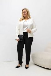 Taliowany żakiet Kate ecru z ekoskóry na zamek PLUS SIZE XXL OVERSIZE WIOSNA. Marynarki i żakiety damskie Moda Size Plus Iwanek, plus size, bez wzorów, z jeansu, biznesowe. Za 269.90 zł.