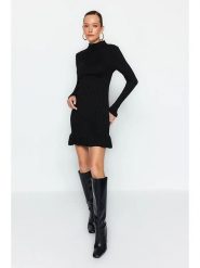 Trendyol Sukienka dzianinowa w kolorze czarnym rozmiar: S. Czarne sukienki damskie Trendyol, s, bez wzorów, z dzianiny, bez kołnierzyka, bez ramiączek, mini. Za 73.93 zł.