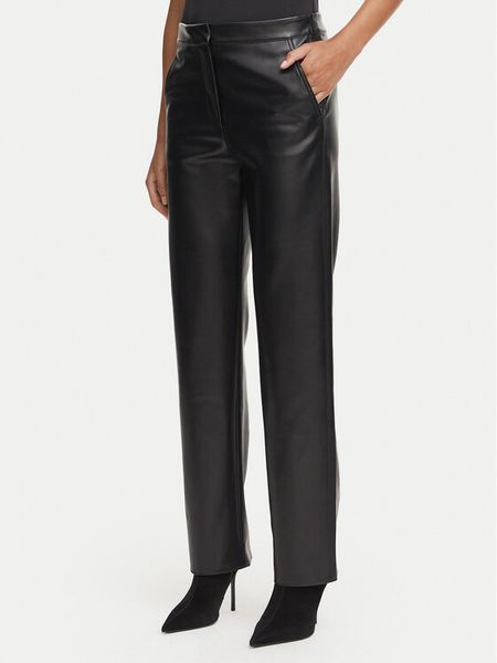 Marella Spodnie z imitacji skóry Palude 2623786012 Czarny Regular Fit. Czarne spodnie materiałowe damskie Marella, bez wzorów, ze skóry. Za 799.99 zł.