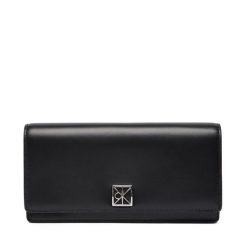 Portfel Calvin Klein. Czarne portfele damskie CALVIN KLEIN, bez wzorów. Za 349.99 zł.