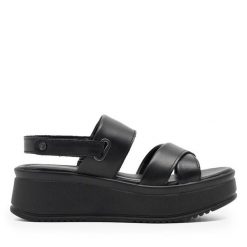 Sandały Lasocki. Czarne sandały damskie Lasocki, bez wzorów, bez obcasa, na koturnie. Za 159.99 zł.