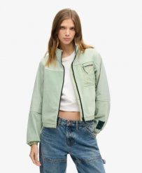 Superdry Kurtka Hybrid Trekker damska - Sea Green. Zielone kurtki damskie Superdry., bez wzorów, z elastanu, bez kaptura. Za 481.35 zł.