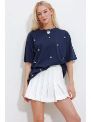 Trend Alacati Koszulka w kolorze granatowym rozmiar: onesize. Niebieskie bluzki damskie Trend Alacati, bez wzorów, z bawełny, bez kołnierzyka. Za 83.81 zł.