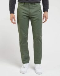 MESKIE SPODNIE REGULAR CHINO OLIVE GROVE 112342928. Zielone spodnie materiałowe męskie Lee, bez wzorów, z materiału. Za 219.99 zł.