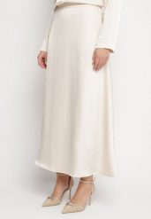 Beżowa Satynowa Spódnica z Wiskozą o Rozkloszowanym Kroju Polavia. Brązowe spódniczki damskie Born2be, l, bez wzorów, z materiału, eleganckie, maxi, koszulowe. Za 99.99 zł.