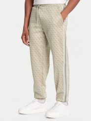 Guess Spodnie dresowe Z5BB19 K2042 Beżowy Regular Fit. Brązowe spodnie dresowe męskie Guess, z aplikacjami, z dresówki. Za 519.99 zł.
