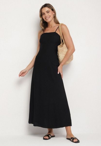 Czarna Rozkloszowana Sukienka z Wiskozą Meravela. Czarne sukienki damskie Born2be, na co dzień, l, bez wzorów, z wiskozy, eleganckie, bez kołnierzyka, bez ramiączek, maxi, rozkloszowane. Za 89.99 zł.