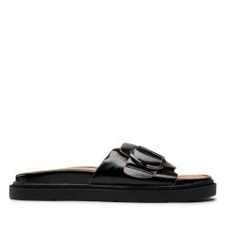 Klapki Bata. Czarne klapki damskie Bata, bez wzorów, bez obcasa. Za 169.99 zł.