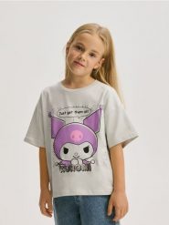 T-shirt Kuromi - jasnoszary. Szare koszulki dziewczęce Reserved, bez wzorów, z bawełny, bez ramiączek. W wyprzedaży za 39.99 zł.