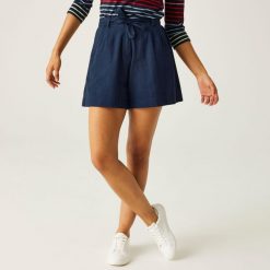 Damskie spodenki Sabela II. Czerwone szorty damskie Regatta, bez wzorów, z bawełny, eleganckie. W wyprzedaży za 143.80 zł.