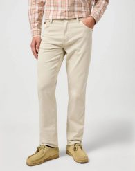 MESKIE SPODNIE WRANGLER TEXAS PELICAN 112362480. Spodnie materiałowe męskie Wrangler, bez wzorów. Za 219.99 zł.