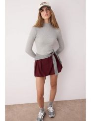 Trendyol Koszulka w kolorze jasnoszarym rozmiar: M. Szare bluzki damskie Trendyol, m, bez wzorów, z bawełny, bez kołnierzyka. Za 43.68 zł.