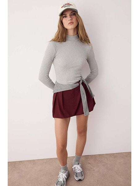 Trendyol Koszulka w kolorze jasnoszarym rozmiar: M. Szare bluzki damskie Trendyol, m, bez wzorów, z bawełny, bez kołnierzyka. Za 43.68 zł.