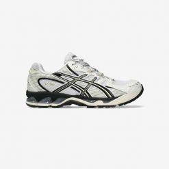 Uniseksowe buty do biegania ASICS GEL-NIMBUS 10.1 White / Ivory. Białe obuwie do biegania damskie Asics. Za 738.00 zł.