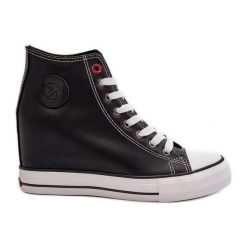 Trampki Damskie Na Koturnie Cross Jeans NN2R4005 Czarne. Czarne czółenka damskie bez wzorów, z jeansu, bez obcasa, na koturnie. Za 212.52 zł.