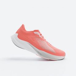 Buty do biegania damskie Kiprun KD900 light. Czerwone obuwie do biegania damskie KIPRUN. Za 449.99 zł.