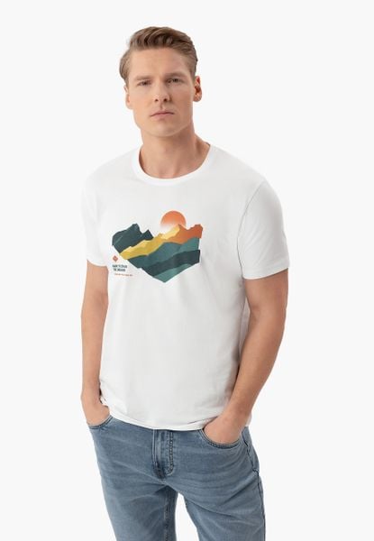 T-shirt z motywem górskim T-MON. Białe t-shirty męskie Volcano, l, bez wzorów, z bawełny, bez kołnierzyka. Za 59.99 zł.