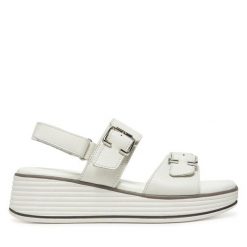 Sandały Lasocki. Białe sandały damskie Lasocki, bez wzorów, bez obcasa, na koturnie. Za 169.99 zł.