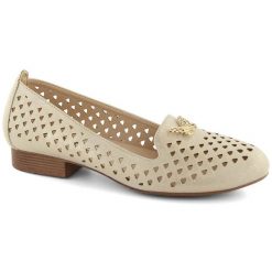 Półbuty damskie ażurowe na niskim obcasie złote M.Daszyński SA222-3. Żółte półbuty damskie M.Daszyński, w ażurowe wzory, ze skóry ekologicznej, bez obcasa. Za 219.99 zł.