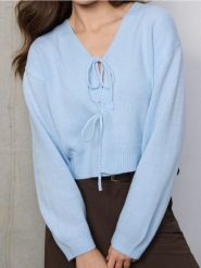 Sweter z kokardami - błękitny. Niebieskie swetry klasyczne damskie Sinsay, l, bez kołnierzyka. Za 49.99 zł.