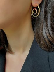 Les Favorites Pozłacane kolczyki z cyrkoniami rozmiar: onesize. Żółte kolczyki damskie Les Favorites, z cyrkonią, pozłacane, z zapięciem typu bigiel. Za 173.99 zł.