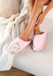 Różowe Kapcie na Grubej Podeszwie z Haftowanym Wzorem Laonora. Czerwone kapcie damskie Born2be. Za 29.99 zł.