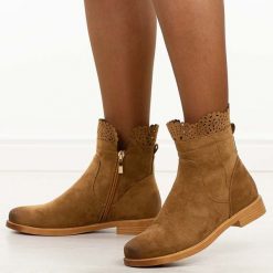 Brązowe zamszowe botki damskie Potocki 12750. Brązowe botki damskie POTOCKI, na jesień, z dzianiny, eleganckie, z okrągłym noskiem, bez obcasa, na płaskiej podeszwie, bez zapięcia. Za 219.00 zł.