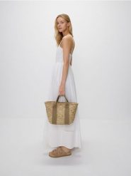 Sukienka z ażurową górą - biały. Białe sukienki damskie Reserved, l, w ażurowe wzory, z bawełny, bez kołnierzyka, bez ramiączek, maxi, rozkloszowane. W wyprzedaży za 69.99 zł.