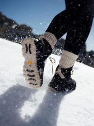 4F Wysokie buty trekkingowe ICE CRACKER z izolacją Primaloft damskie - czarne 38. Czarne obuwie trekkingowe damskie 4f, na zimę. Za 549.99 zł.