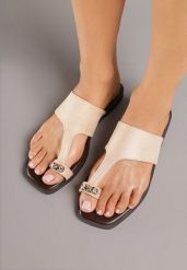 Beżowe Klapki Vices Japonki z Metaliczną Ozdobą Arhelia. Brązowe klapki damskie Renee, z aplikacjami, bez obcasa, na płaskiej podeszwie. Za 59.99 zł.