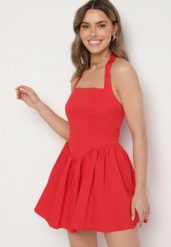 Czerwona Rozkloszowana Sukienka Vices z Paskiem na Szyję Nelimira. Czerwone sukienki damskie Born2be, na co dzień, l, z aplikacjami, eleganckie, bez kołnierzyka, bez ramiączek, mini, rozkloszowane. W wyprzedaży za 63.99 zł.