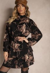 Czarna Sukienka Rozkloszowana z Gumką w Talii Abstrakcyjnym Wzorem i Falbankami Zinraelle. Czarne sukienki damskie Renee, l, bez wzorów, bez kołnierzyka, bez ramiączek, mini, rozkloszowane. W wyprzedaży za 118.99 zł.