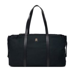 Torebka Tommy Hilfiger. Czarne torebki klasyczne damskie Tommy Hilfiger, bez wzorów, z nylonu, bez dodatków. Za 349.99 zł.
