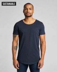 MĘSKI T-SHIRT LEE ELONGATED TEE SKY CAPTAIN L62JEPHY 112114636. T-shirty męskie Lee, l, bez wzorów, bez kołnierzyka. Za 69.99 zł.