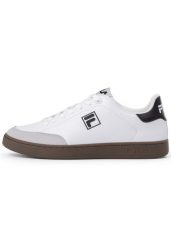 Buty męskie sportowe do chodzenia Fila COURTBAY. Białe buty sportowe na co dzień męskie Fila, z jeansu, bez zapięcia, trekkingowe. Za 179.00 zł.