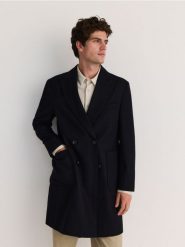 Dwurzędowy płaszcz z wełną - granatowy. Niebieskie płaszcze męskie Reserved, l, bez wzorów, z tkaniny. W wyprzedaży za 199.99 zł.