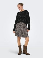 ONLY Sweter w kolorze czarnym rozmiar: M. Czarne swetry klasyczne damskie Only, m, ze splotem, bez kołnierzyka. Za 152.98 zł.