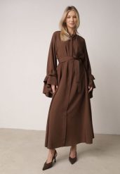 Brązowa Wiskozowa Sukienka Koszulowa z Falbanami przy Rękawach i Paskiem Dinirae. Brązowe sukienki damskie Born2be, na co dzień, l, bez wzorów, z materiału, klasyczne, bez kołnierzyka, bez ramiączek, maxi, koszulowe. Za 189.99 zł.