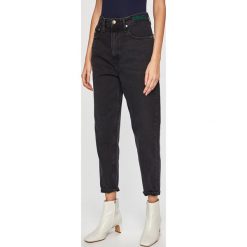 Tommy Jeans - Jeansy TJ 2004. Czarne jeansy damskie Tommy Jeans, z podwyższonym stanem. Za 499.90 zł.