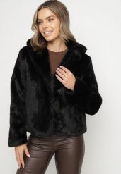 Czarna Krótka Kurtka Futerko z Kołnierzem w Eleganckim Stylu Giriselle. Czarne kurtki damskie Born2be, na zimę, l, bez wzorów, z dzianiny, bez kaptura. Za 229.99 zł.