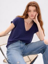 GAP Koszulka w kolorze granatowym rozmiar: S. Niebieskie bluzki damskie GAP, s, bez wzorów, z bawełny, bez kołnierzyka, bez ramiączek. Za 60.95 zł.