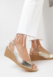 Złote Sandały na Koturnie ze Skórzaną Wkładką i Odkrytą Piętą i Noskiem Euphenis. Żółte sandały damskie Born2be, bez wzorów, bez obcasa, na koturnie. Za 79.99 zł.