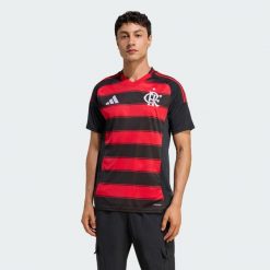Koszulka CR Flamengo 25 Home. Czarne t-shirty sportowe męskie Adidas, m, z materiału, bez ramiączek, do piłki nożnej. Za 439.00 zł.
