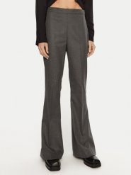 Gestuz Spodnie materiałowe Paula 10909377 Szary Flare Fit. Szare spodnie materiałowe damskie Gestuz, bez wzorów, z materiału. Za 369.99 zł.